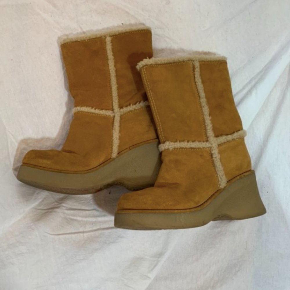 MIA vintage 90s bratz platform snow shoes